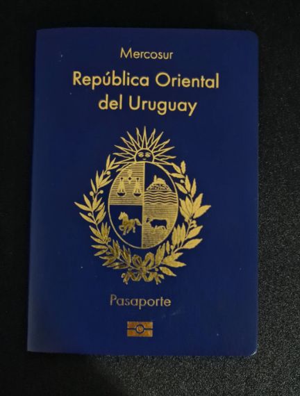 Fake Uruguayan passport